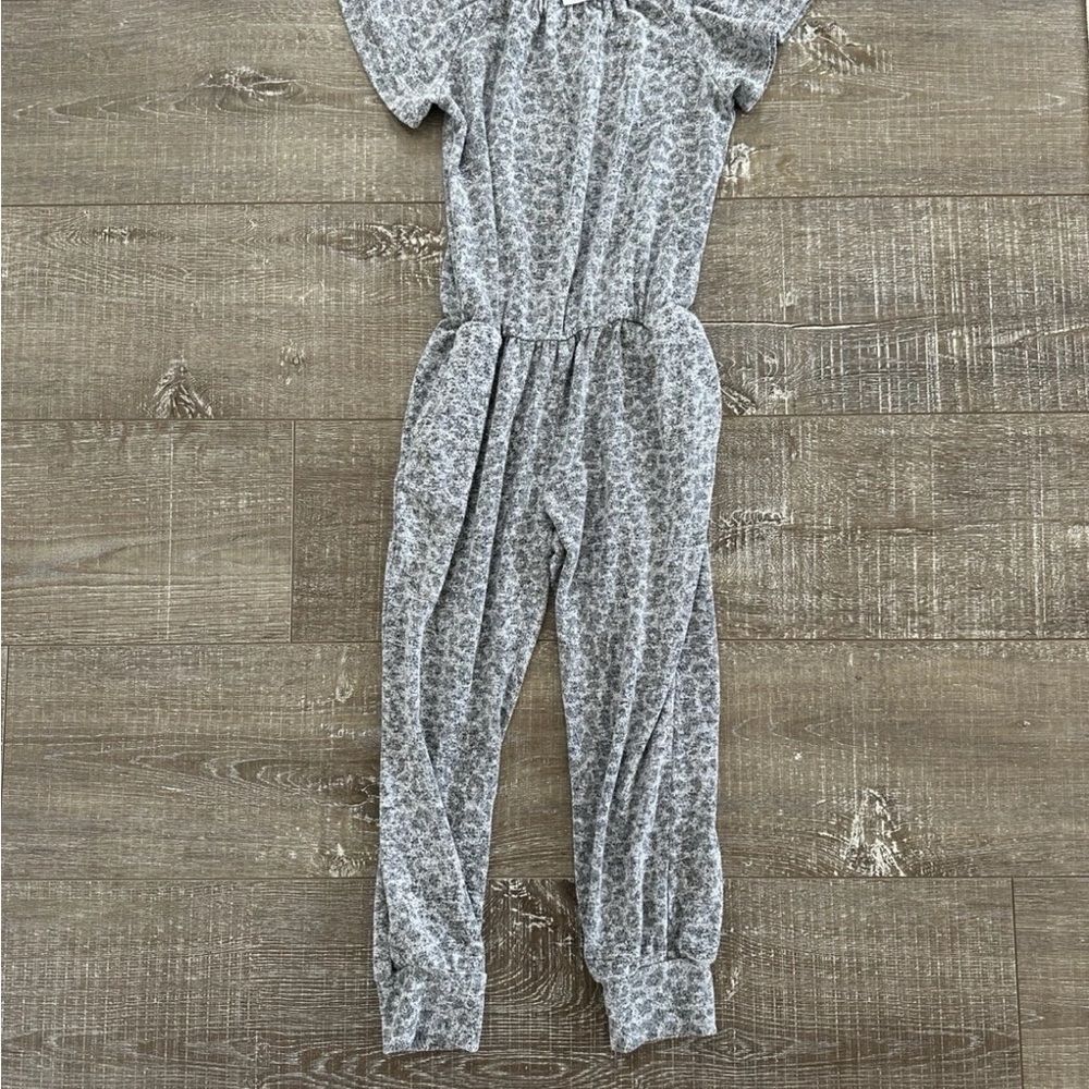 GAP Gray Floral Jumpsuit with Flutter Sleeves Girls’ Size Small